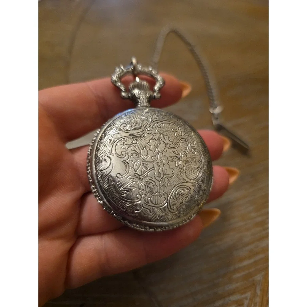 Vintage Steam Engine Train Quartz Pocket Watch Silver Gold Tone with Chain‎
